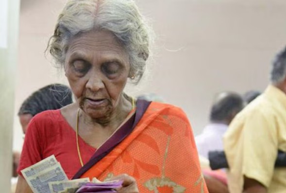 மூத்த குடிமக்கள் இனி வரி செலுத்த வேண்டியதில்லை என பரவி வரும் செய்தி முற்றிலும் பொய்யானது – மத்திய அரசு