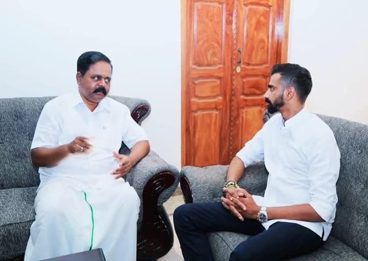 அரசியலமைப்பு குழுவிற்கு உறுப்பினர்களை தெரிவு செய்வதற்காக நடைபெற்ற வாக்கெடுப்பில் ஒரு வாக்கு வித்தியாசத்தில் சிறீதரன் வெற்றி.