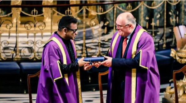 லண்டனின் டிரினிட்டி லாபான் இசைப்பள்ளியின் கெளரவத் தலைவராக ஏ.ஆர். ரகுமான் நியமனம்.