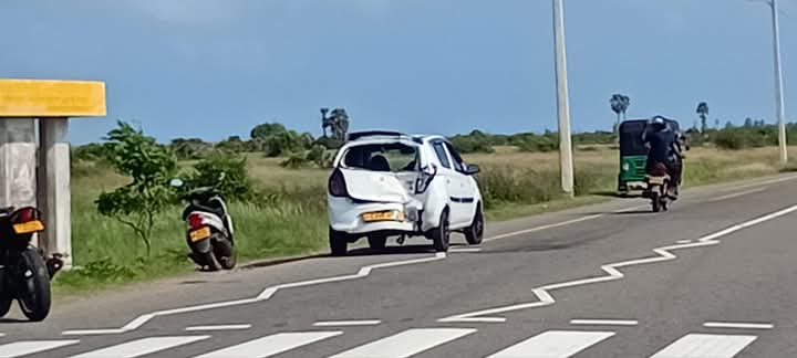 யாழ்ப்பாணம் – ஊர்காவற்துறை வீதியில் இடம்பெற்ற கோரவிபத்தில் இளைஞர் ஒருவர் பலி.