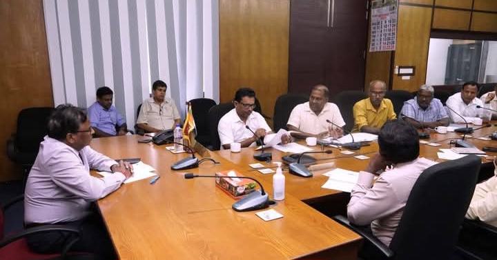 வடக்கு மாகாணத்தில் கல்விப்புலத்தில் மேற்கொள்ளப்படவேண்டிய இடமாற்றங்கள் தொடர்பில் இலங்கை ஆசிரியர் சங்கத்தின் பிரதிநிதிகள் ஆளுநரை சந்தித்து கலந்துரையாடினர்.