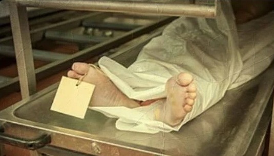 இறந்த தாயின் உடலை ஏற்றுக்கொள்ளாத  5 பிள்ளைகள் : மருத்துவமனை ஊழியர்களால் நடந்த  இறுதி சடங்குகள்.