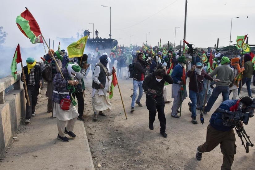 டெல்லிக்குச் செல்வோம்’ பேரணியை மீண்டும் தொடங்கிய விவசாயிகள்.