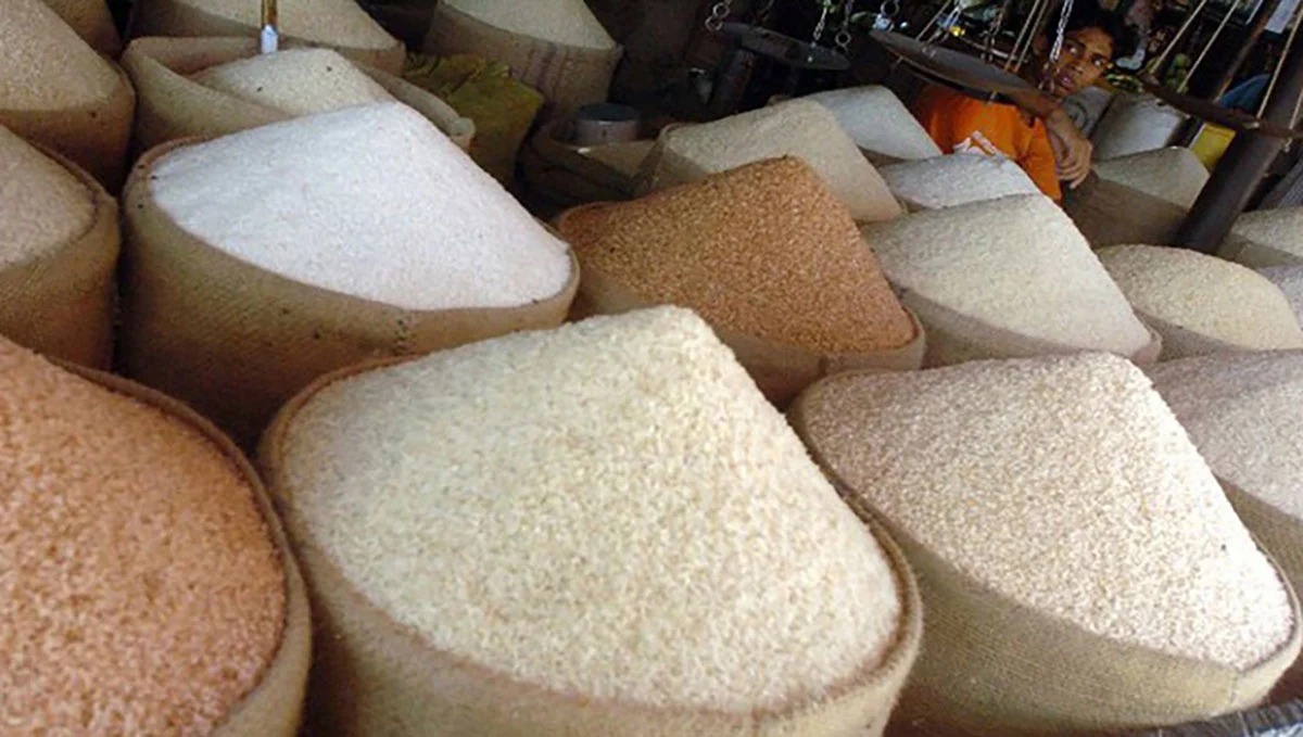 கட்டுப்பாட்டு விலைக்கு மேல் அரிசி விற்பனை செய்த 50 கடைகளுக்கு  ஒரு லட்சம் அபராதம்.