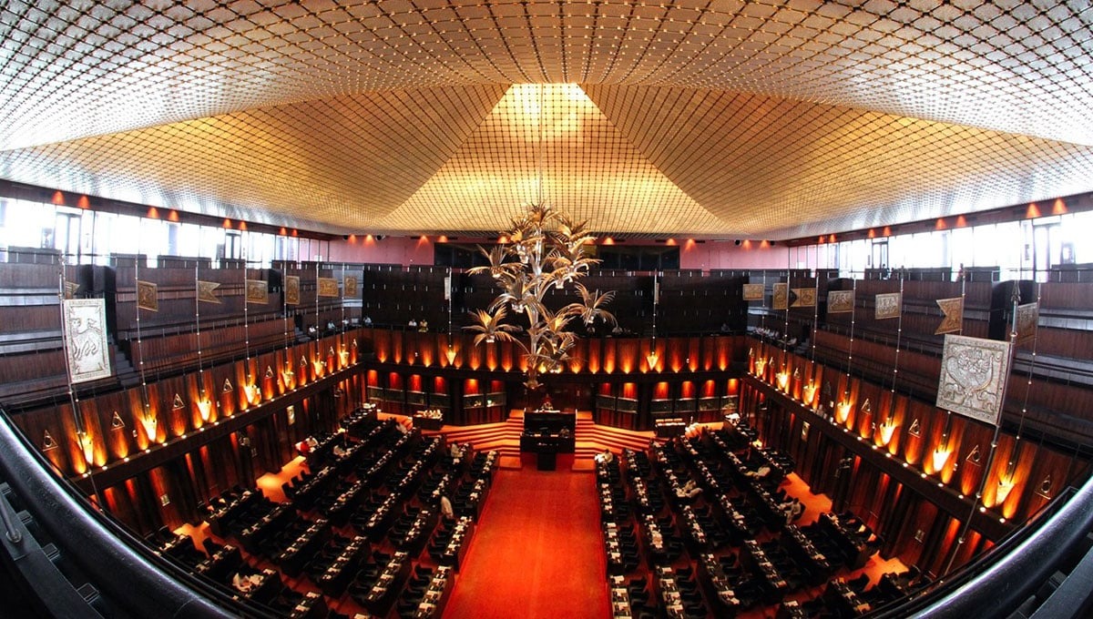 எம்பி பட்டங்கள் சர்ச்சையில் நாடாளுமன்ற பொதுச்செயலாளர் மீது குற்றச்சாட்டு.. நாடாளுமன்ற ஊழியர்கள் சிஐடிக்கு ..