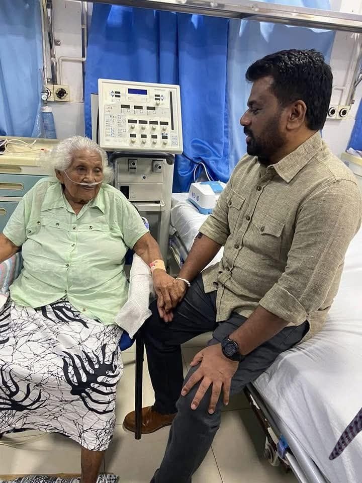 சுகயீனமான தாயாரை  காண வைத்தியசாலைக்கு சென்ற அநுர