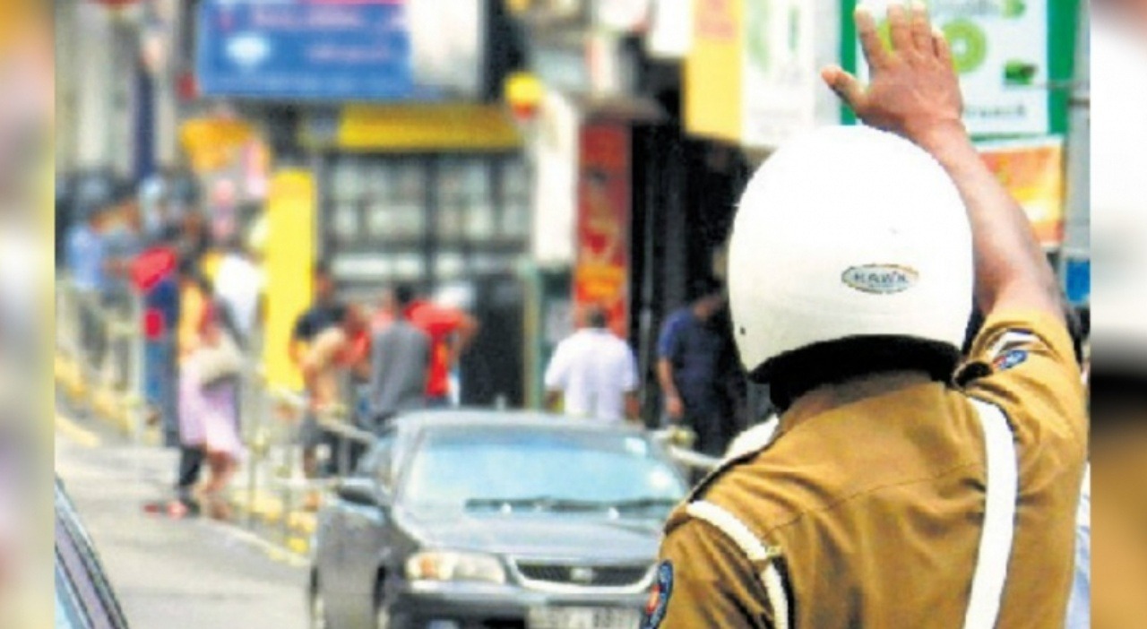 இன்று முதல் சாகச வாகன சாரதிகளை போலீசார் கைது செய்வார்கள் : 119 மற்றும் 1997 எண்களுக்கு அழைக்கவும்