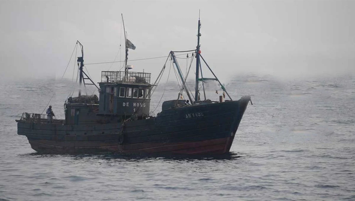 கரை ஒதுங்கிய படகு போதைப் பொருள் கடத்தல் படகா என சந்தேகம்?