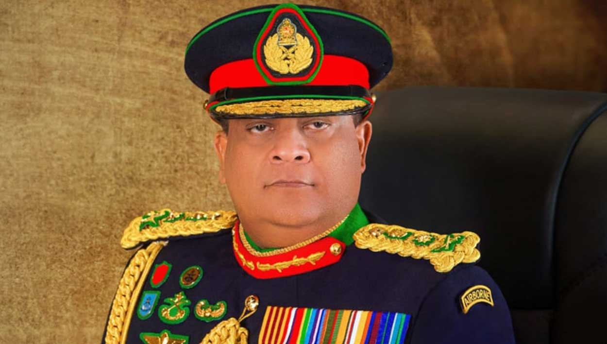 ஜெனரல் சவேந்திர சில்வா வீட்டுக்கு செல்கிறார்.