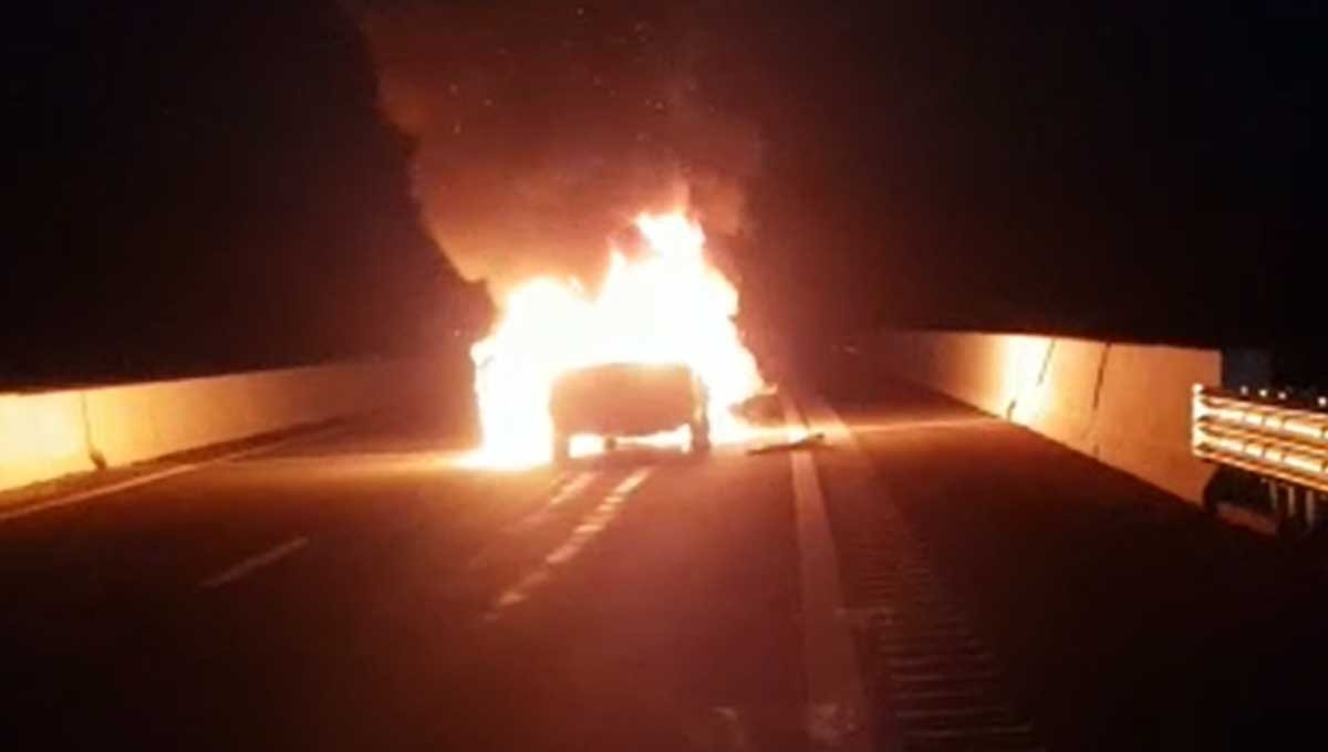 இனந்தெரியாத ஒருவரைக் கொலை செய்து, ஹபரணை பகுதியில் வாகனத்தோடு எரிப்பு