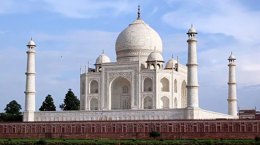தாஜ்மஹாலுக்கு வெடிகுண்டு மிரட்டல் விடுத்த மர்மநபர்கள்