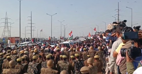 சம்பலில் ஆய்வு நடத்துவதற்காக சென்ற ராகுல் காந்தியை தடுத்ததால் பரபரப்பு!