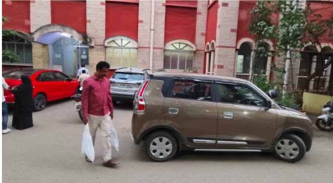 கோவையில் மனைவிக்கு ஜீவனாம்சம் வழங்குவதற்காக நாணயங்களை மூட்டைக்கட்டி கொண்டு வந்த கணவரால் நீதிமன்றத்தில் பரபரப்பு!