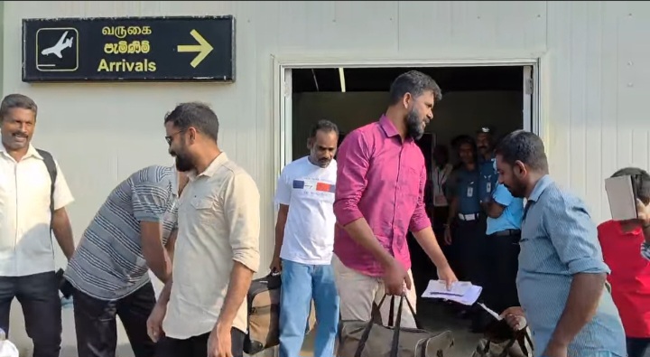 இந்தியாவில் சிறைபிடிக்கப்பட்ட மூன்று மீனவர்கள் இன்றைய தினம் யாழ்ப்பாணத்தை வந்தடைந்தனர்.