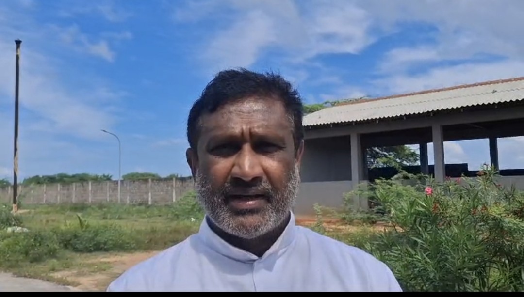 மன்னார் மக்கள் கழிவுப் பொருட்களை  அகற்றுவதில் பாரிய  சிரமத்திற்குள்ளாகியுள்ளனர்-  அருட்பணி மார்க்கஸ் அடிகளார். (Video) 