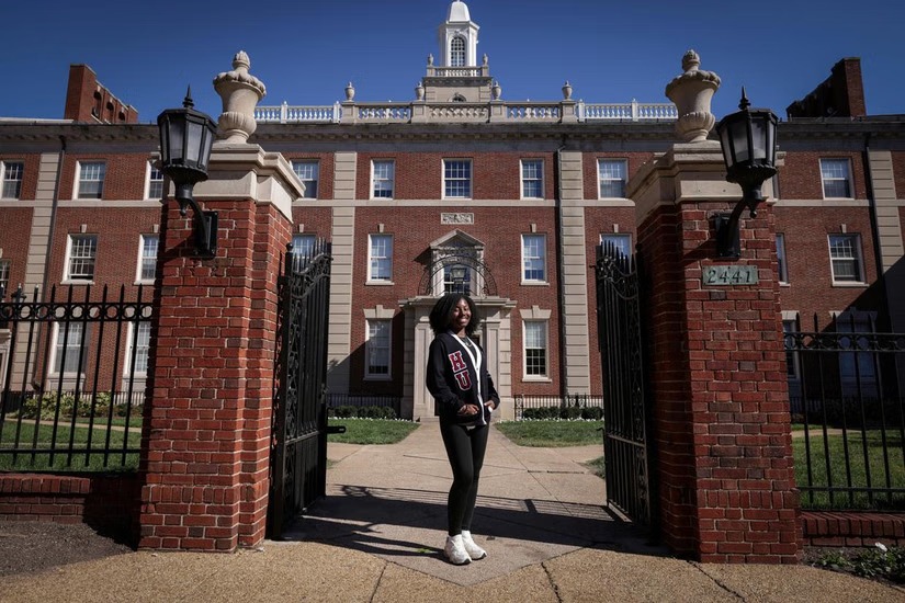 வெளிநாட்டு மாணவர்களை  எச்சரிக்கும் அமெரிக்க பல்கலைக்கழகங்கள்.