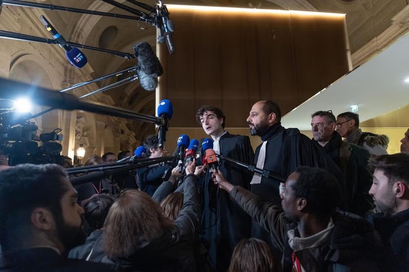 பிரான்சின் வரலாற்று ஆசிரியர் படுகொலை; 8 பேரும் குற்றவாளிகள் எனத் தீர்ப்பு.