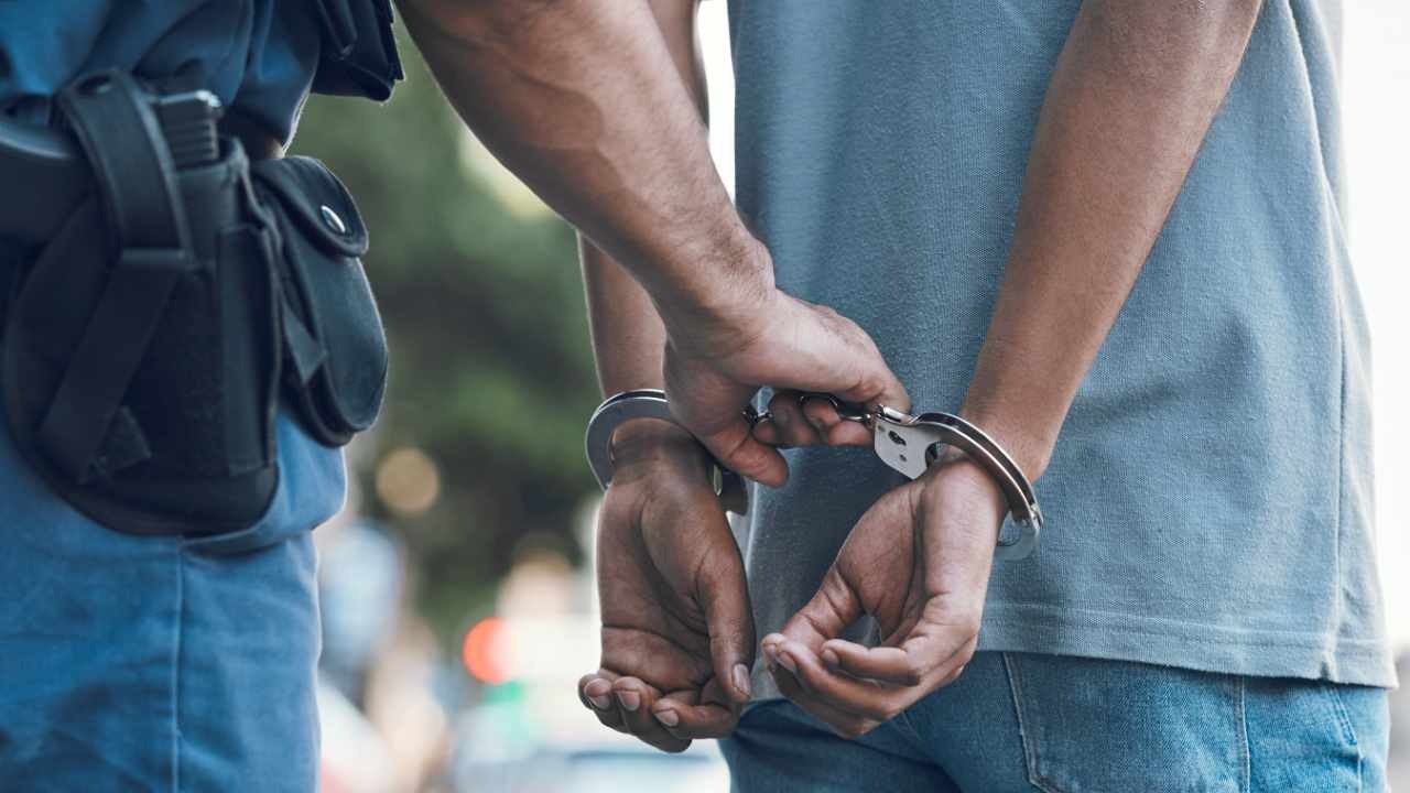 தீவிரவாத அமைப்புக்கு பணம் வசூல் செய்த   பிரிட்டன் பிரஜை கட்டுநாயக்க விமான நிலையத்தில் கைது