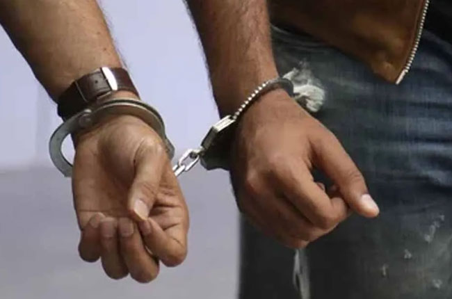 போலி கடவுச்சீட்டை பயன்படுத்தி இங்கிலாந்து செல்ல முற்பட்ட இருவர் கட்டுநாயக்க விமான நிலையத்தில் கைது.