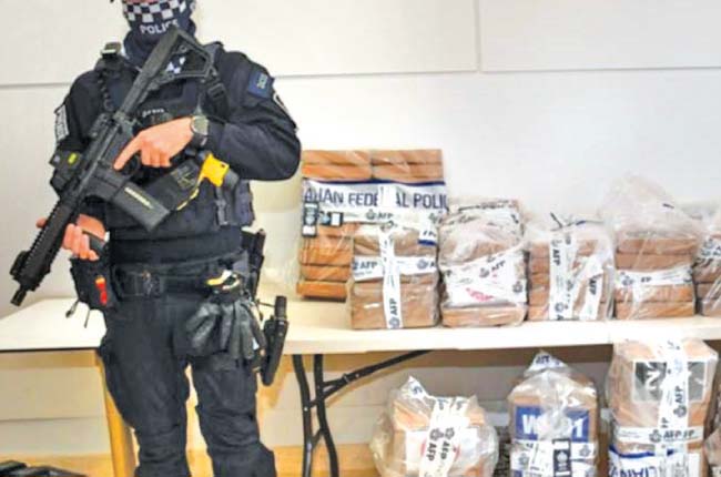 மிகப்பெரிய கொக்கைன் படகை அவுஸ்திரேலியா பொலிஸார் கைப்பற்றியுள்ளனர்.