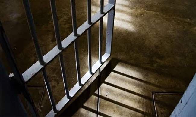 மருதானை பொலிஸ் நிலையத்தில் பெண்கள் சிறைக்கூடத்தில், வவுனியா யுவதி தற்கொலை.