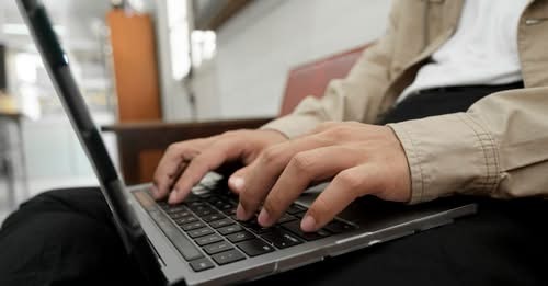 ஆயுதமேந்தித் தாக்குதல் நடத்தத் திட்டமிட்ட 3 சிங்கப்பூர் வாசிகள் கைது!