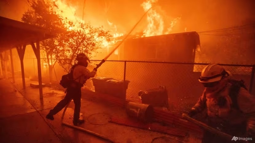 அமெரிக்காவில் கட்டுக்கடங்காத காட்டுத் தீ – ஐவர் மரணம்