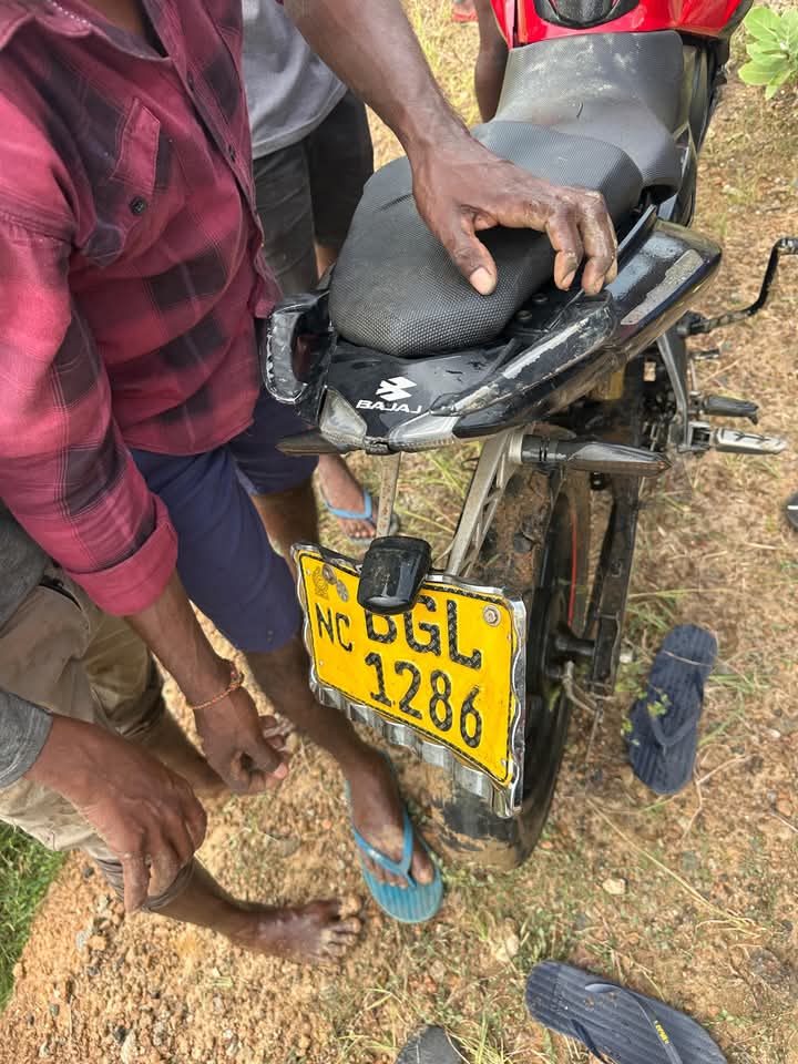 புளியம்பொக்கனை பாலத்தில் தவறி விழுந்து உயிரிழந்த இருவரையும் அடையாளம் காண பொதுமக்களிடம் உதவி கோரப்பட்டுள்ளது.