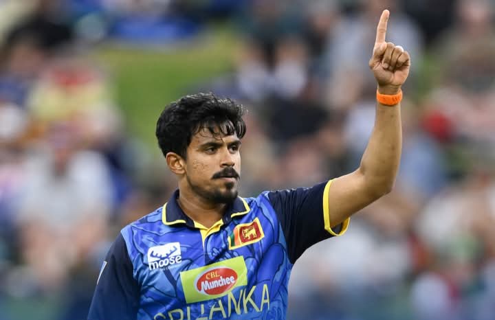 இரண்டாவது ஒருநாள் கிரிக்கெட் போட்டியிலும் நியூசிலாந்திடம் படுதோல்வியை தழுவிய இலங்கை அணி.