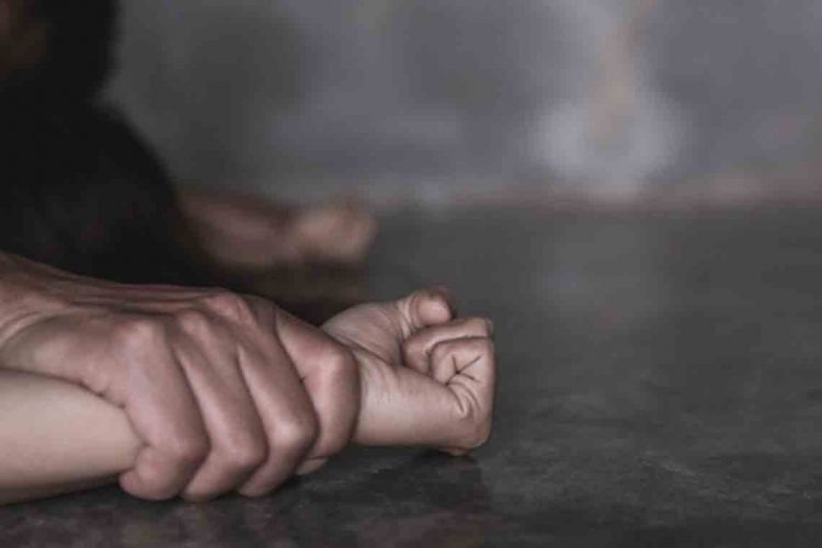 கோப்பாய் பகுதியில் 13 வயது சிறுமியை பாலியல் பலாத்காரம் செய்ததாக 52 வயது ஆசிரியர் கைது