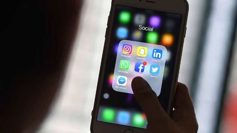 இன்று முதல் மலேசியாவில் சமூக ஊடக உரிம நடைமுறை ஆரம்பம்.