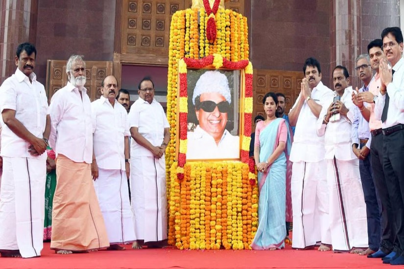 எம்ஜிஆர் பிறந்த நாள்: தமிழகம் முழுவதும் வெள்ளிக்கிழமை கொண்டாடப்பட்டது