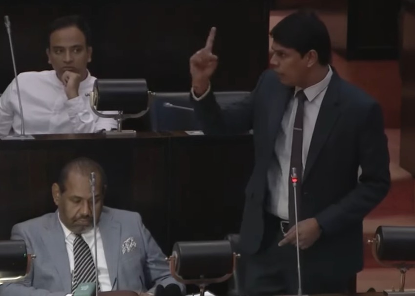 அர்ச்சுனாவுக்கும் பேச வாய்ப்பு கொடுங்கள்… நாடாளுமன்றம் அதன் ஜனநாயக விரோத நடவடிக்கைகளால் வெட்கப்படுகிறது… எதிர்க்கட்சிகளிடம் பிமல் ரத்நாயக்க கோரிக்கை! (Video)