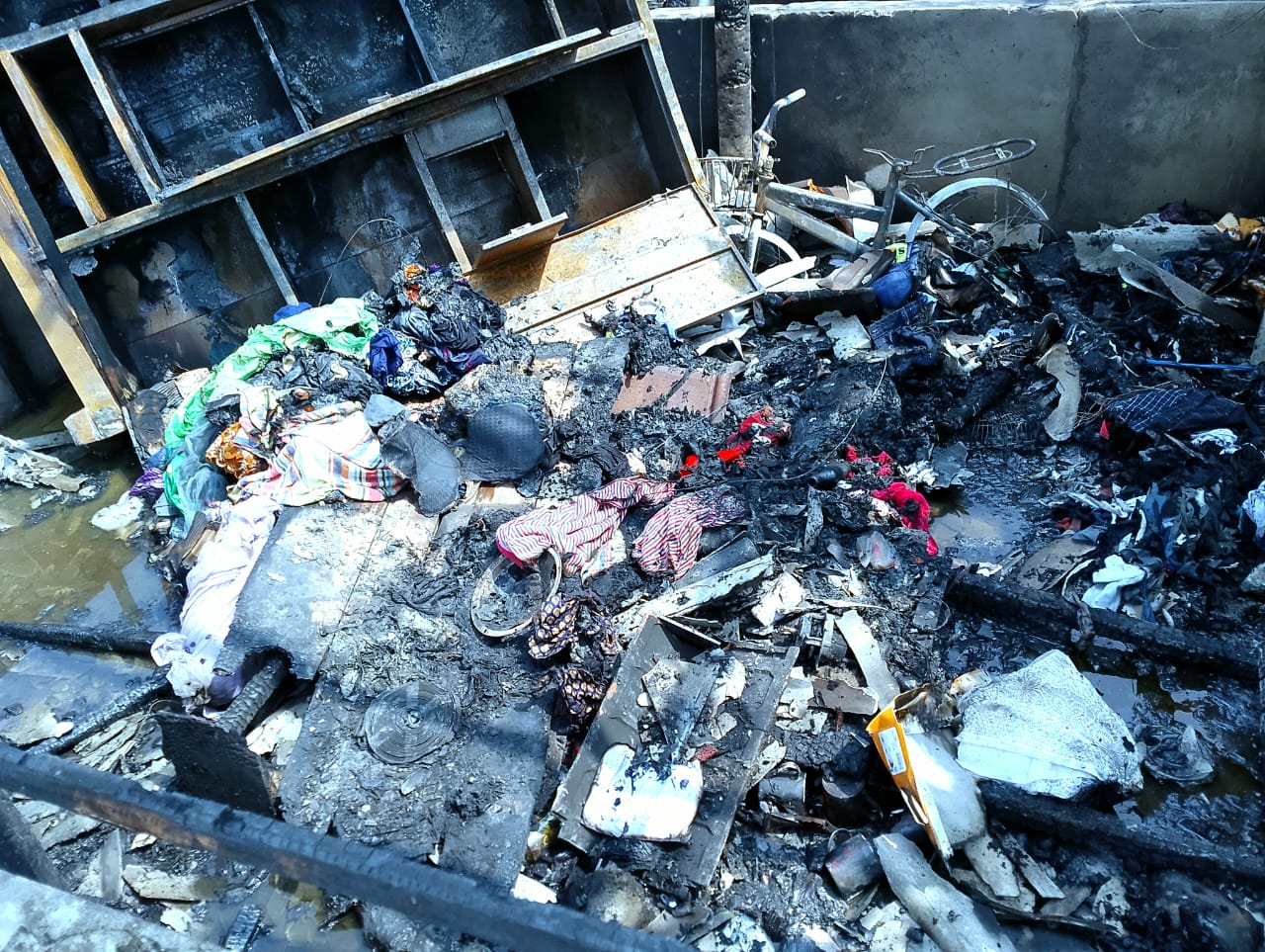 மன்னாரில் வீடொன்று முற்றாகத் தீக்கிரை.