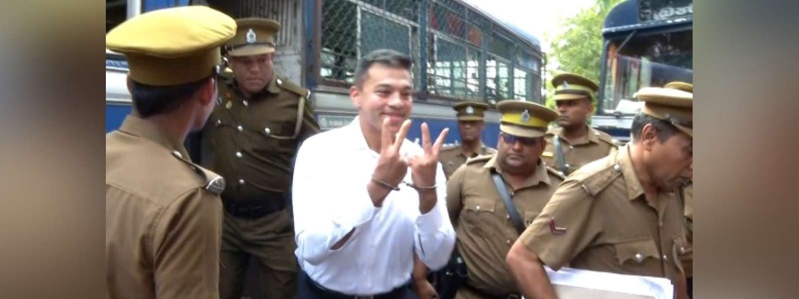 யோஷித ராஜபக்‌ஸவிடம் மேலும் இரண்டு துப்பாக்கிகள் இருப்பதாக அமைச்சு அறிவிப்பு.