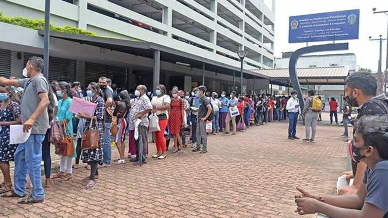 கடவுச்சீட்டுப் பெற மீண்டும் வரிசை