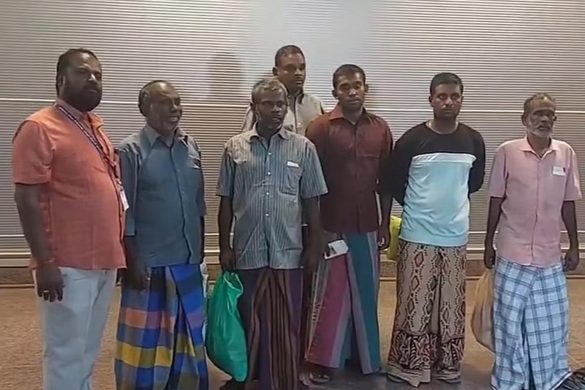 இலங்கை சிறையில் இருந்து விடுதலையான ஆறு மீனவர்கள் சென்னை வருகை