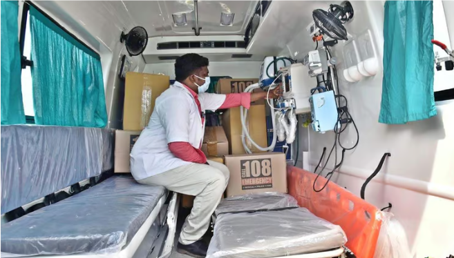 மாரடைப்பால் உயிரிழந்ததாக அறிவிக்கப்பட்ட நபா்- வேகத்தடையால் உயிா்பிழைத்த அதிசயம்!