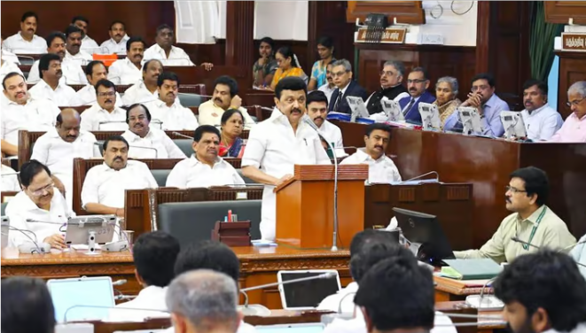 பெண்ணை பின்தொடர்ந்தால் 5 ஆண்டு சிறை விதிக்கும் சட்டதிருத்த மசோதா தாக்கல்