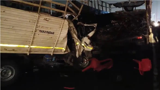 மகாராஷ்டிராவில் லாரி மீது டெம்போ வாகனம் மோதிய விபத்தில் 8 பேர் உயிரிழப்பு!