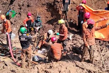 தென்னாப்பிரிக்காவில் கைவிடப்பட்ட தங்கச் சுரங்கத்தில் இருந்து 9 உடல்கள் மீட்பு.