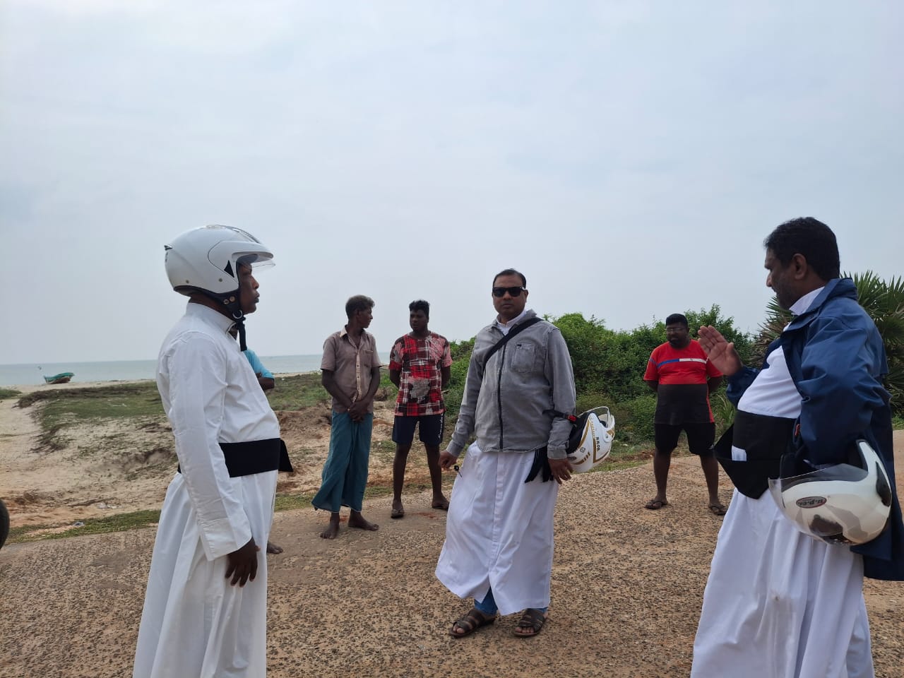 காற்றாலை மின் திட்டத்தை தொடர்ந்து முன்னெடுப்பதற்காகவே வீதியைப் புனரமைக்கின்றனர்-  தாழ்பாட்டு மக்கள் விசனம்