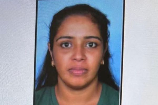 துப்பாக்கிச் சூடு நடத்தியவருக்கு உடந்தையாக இருந்த பெண் சந்தேக நபரை அடையாளம் காண பொதுமக்களின் உதவியை நாடும் போலீசார் .