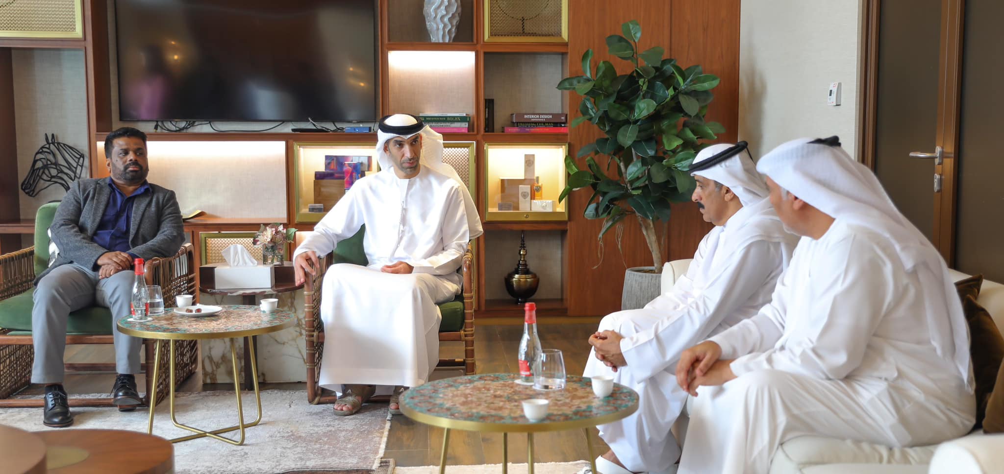 பொருளாதார மற்றும் முதலீட்டு ஒத்துழைப்பை வலுப்படுத்துவது குறித்து கலந்துரையாடல் .