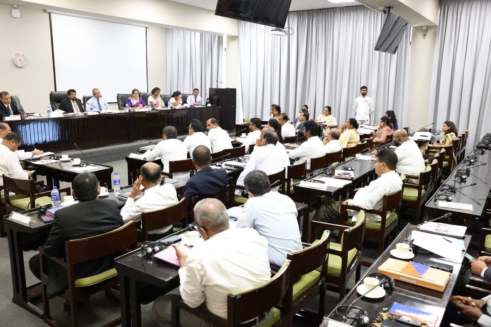 ஏப்ரல் மாதம் உள்ளூராட்சி மன்ற தேர்தல்கள் நடைபெறுவதற்கான சாத்தியம் .