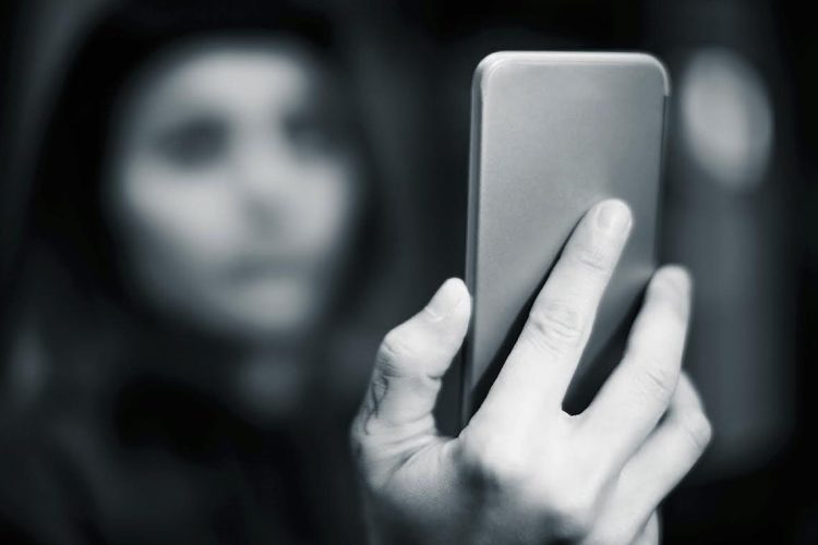 சமூக ஊடக தூண்டுதலால் கடந்த ஆண்டு 18 வயதுக்குட்பட்ட 200 சிறுவர்கள் தற்கொலை செய்து கொண்டனர்.