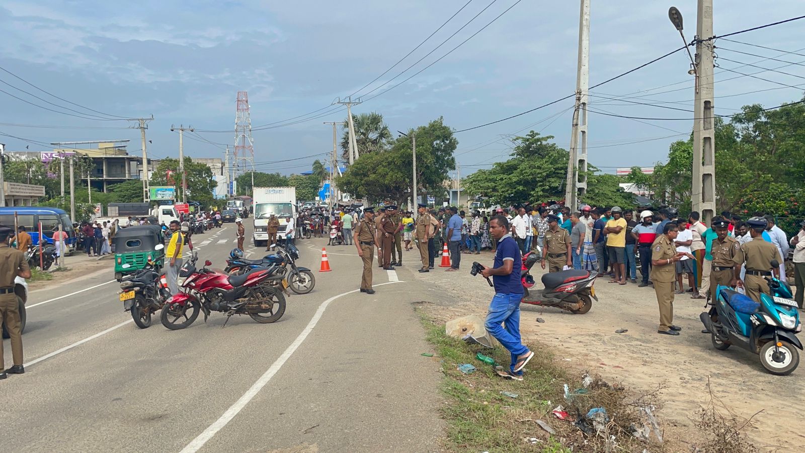 மன்னார் நீதிமன்றத்தின் முன் துப்பாக்கிச் சூட்டு சம்பவம்-கைது செய்யப்பட்ட 7 சந்தேக நபர்களையும் விளக்கமறியலில் வைக்க உத்தரவு.