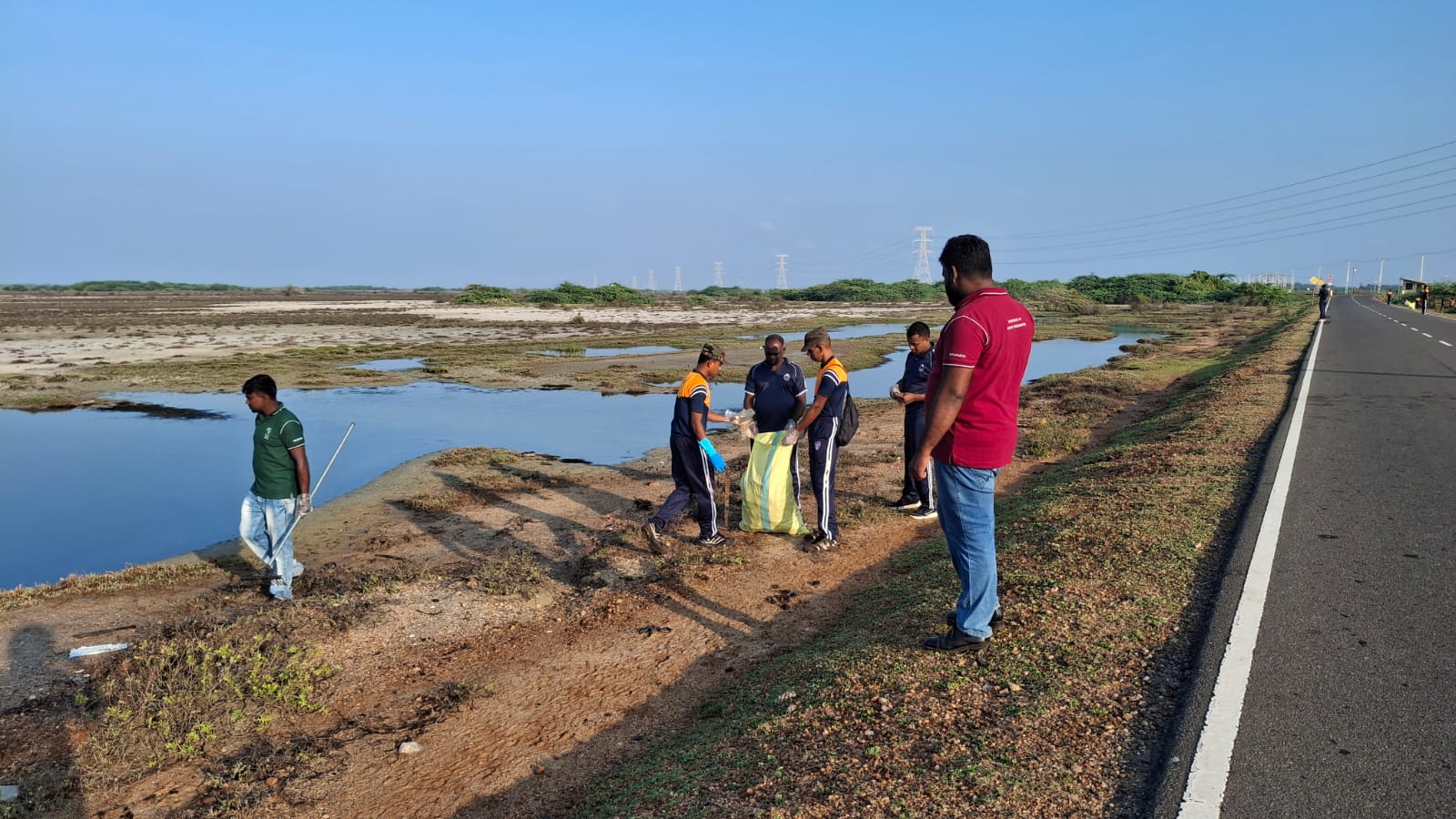 மன்னார் வனவிலங்கு பாதுகாப்பு திணைக்களத்தினால் மேற்கொள்ளப்பட்ட சுற்றுச்சூழல் துப்புரவுப் பணி.