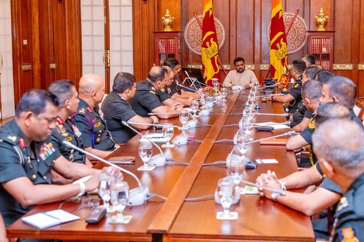 இலங்கையின் பாதுகாப்பு நிலை: ஜனாதிபதி தலைமையில் இராணுவத் தலைவர்களுடன் முக்கிய கலந்துரையாடல்.