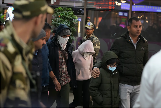 சட்டவிரோதமாக குடியேறிய 119 இந்தியர்களை நாடு கடத்துகிறது அமெரிக்கா!